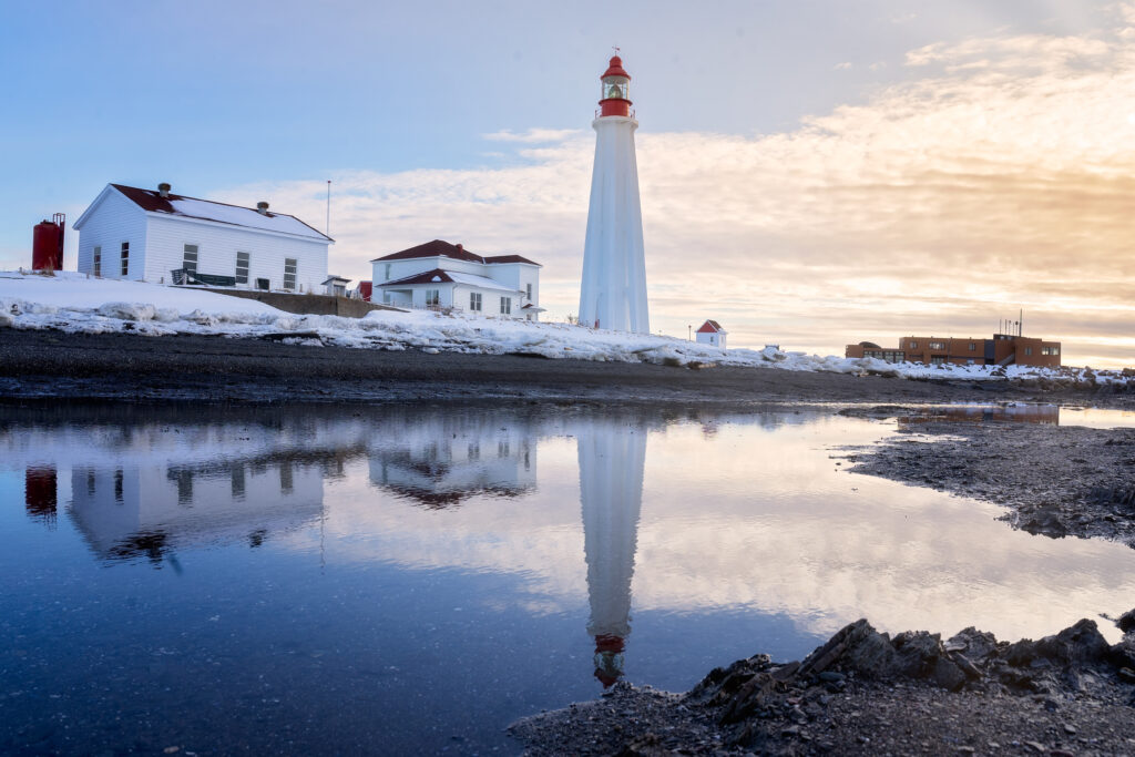 le-phare-de-pointe-au-pere-et-son-reflet